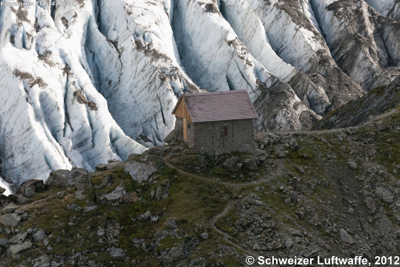 Grünhornhütte SAC, im Gebiet des Tödi. Blick gegen SE zum 'Bifertenfiren' (Position: 2'714'674.56, 1'185'527.88)